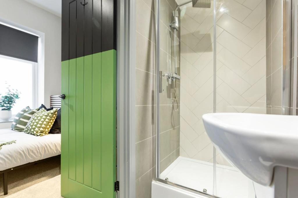 ✰Onpoint -Modern & Fresh Studio Apt Close To Centre - Convenient!✰ Διαμέρισμα Beeston  Εξωτερικό φωτογραφία